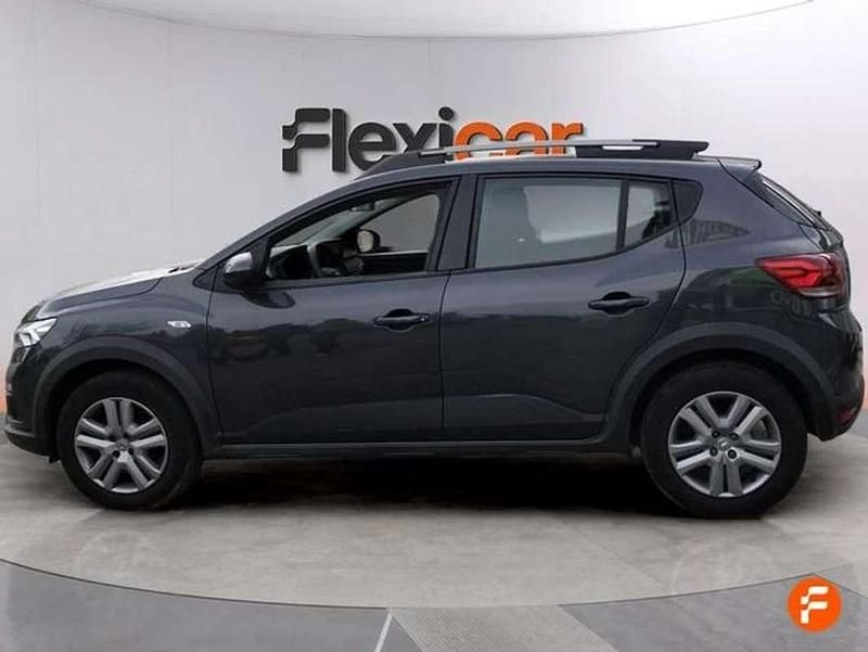 Usado Dacia Sandero Comfort 91 CV (66 kW) 2022 Negro Utilitario