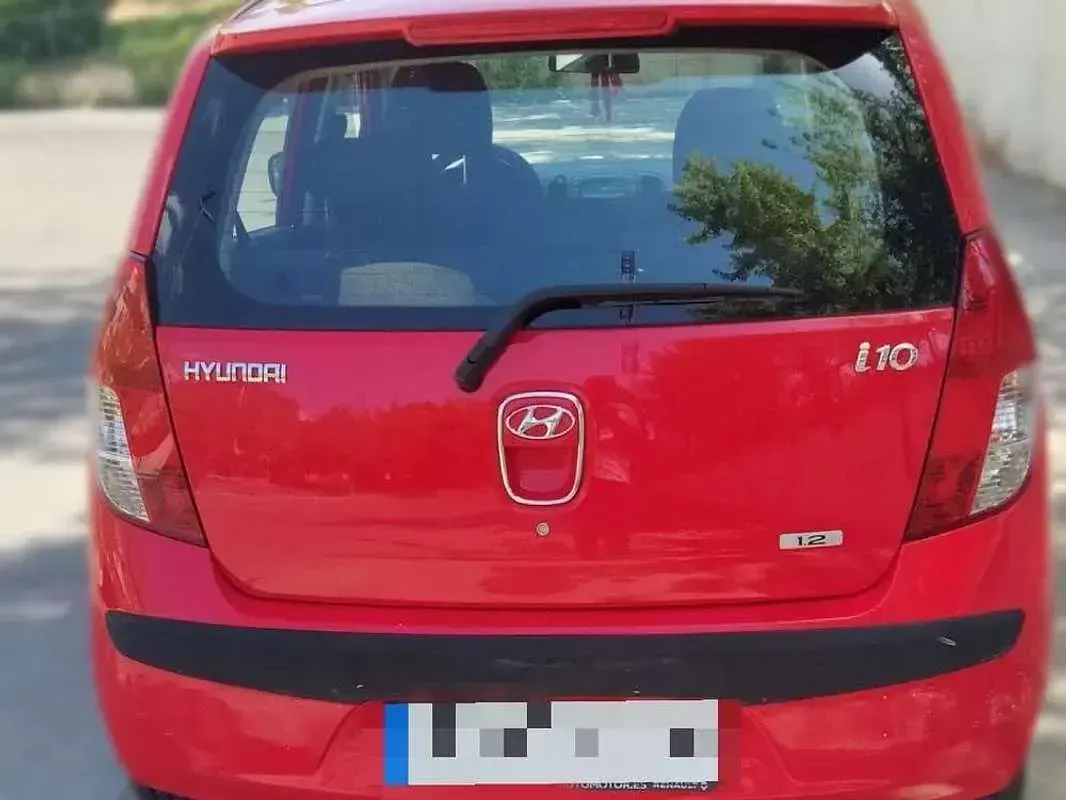 Usado Hyundai i10 Style 77 CV (56 kW) 2010 Rojo Utilitario