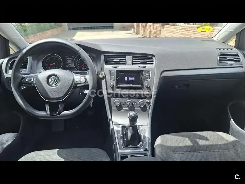 Usado VW Golf VII 105 CV (77 kW) 2013 Blanco Berlina