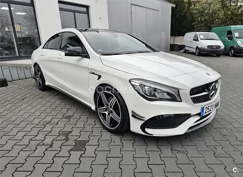 Usado Mercedes CLA250 218 CV (160 kW) 2018 Blanco Coupe
