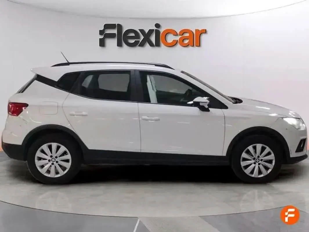 Usado Seat Arona Ecomotive 110 CV (80 kW) 2020 Blanco SUV