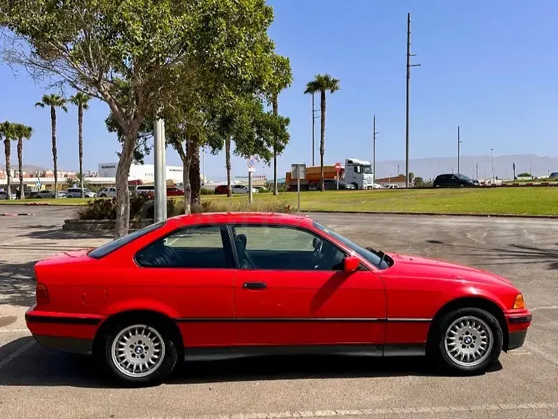 Usado BMW 318 140 CV (102 kW) 1992 Rojo Coupe