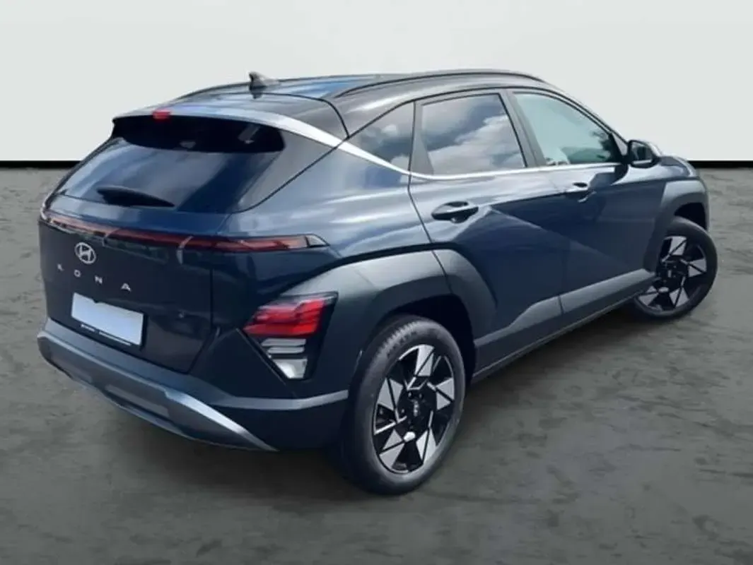 Używany Hyundai Kona Blackline 120 KM (88 kW) 2024 Niebieski SUV