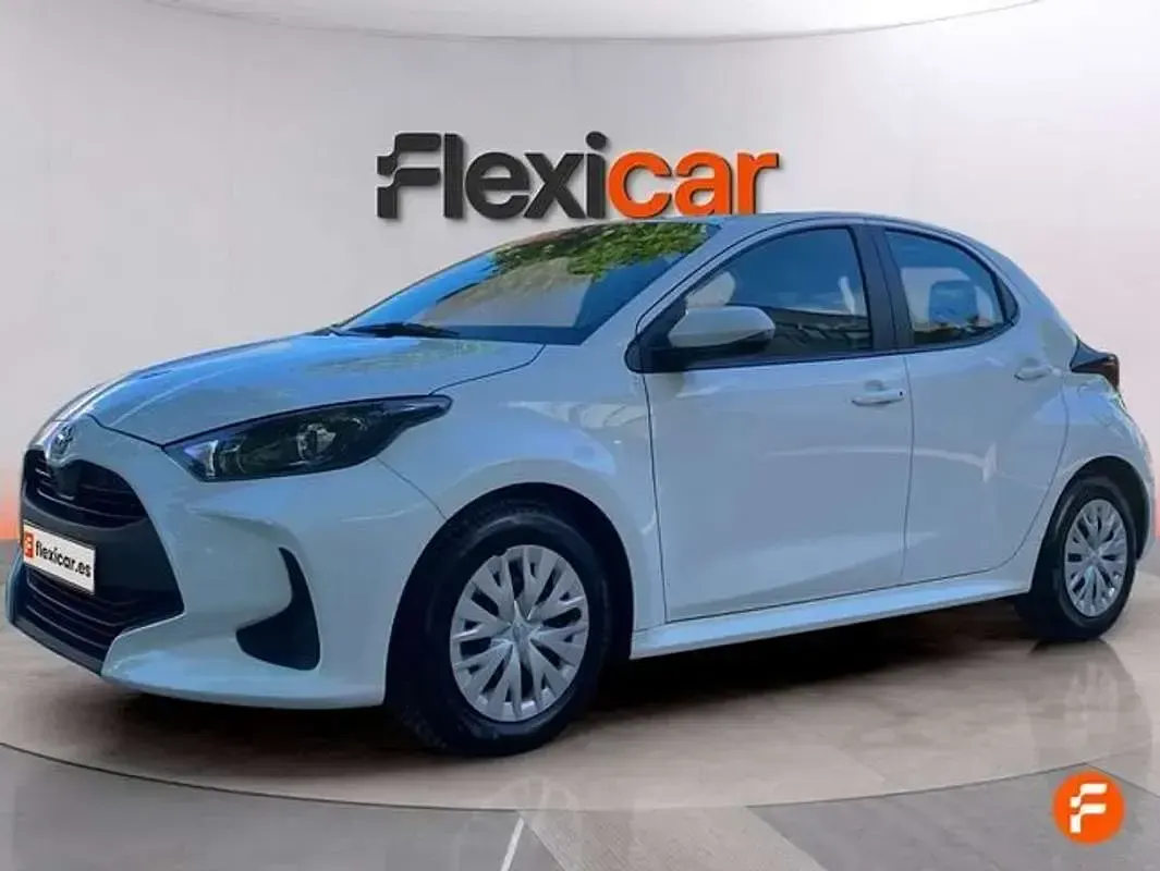 Käytetty Toyota Yaris Edition 125 HP (91 kW) 2023 Valkoinen Viistoperä