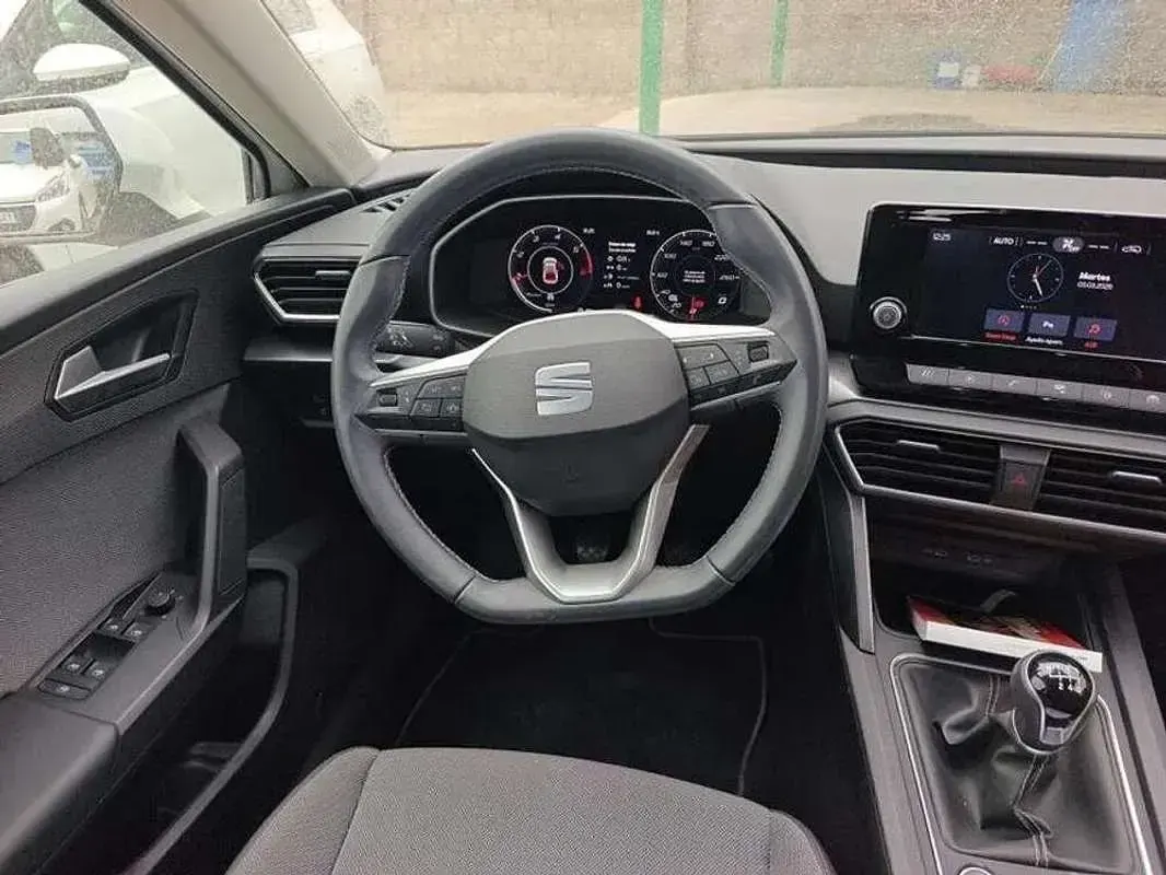 Usado Seat Leon Style 116 CV (85 kW) 2024 Blanco Familiar