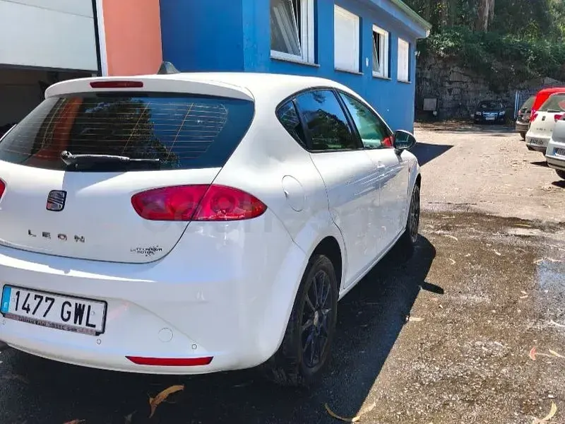 Usado Seat Leon Style 105 CV (77 kW) 2010 Blanco Utilitario