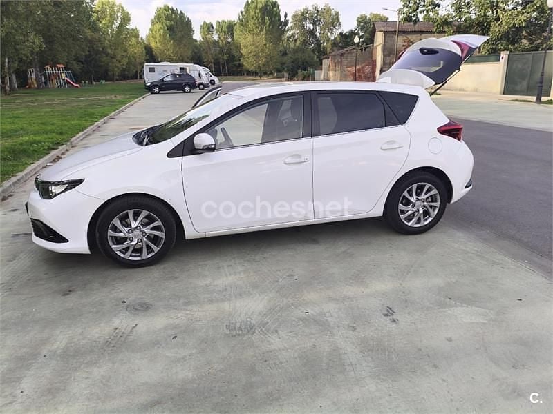 Blanco Usado 2016 Toyota Auris Active Berlina | 13.300 € (Un poco caro) - Imagen 1/4