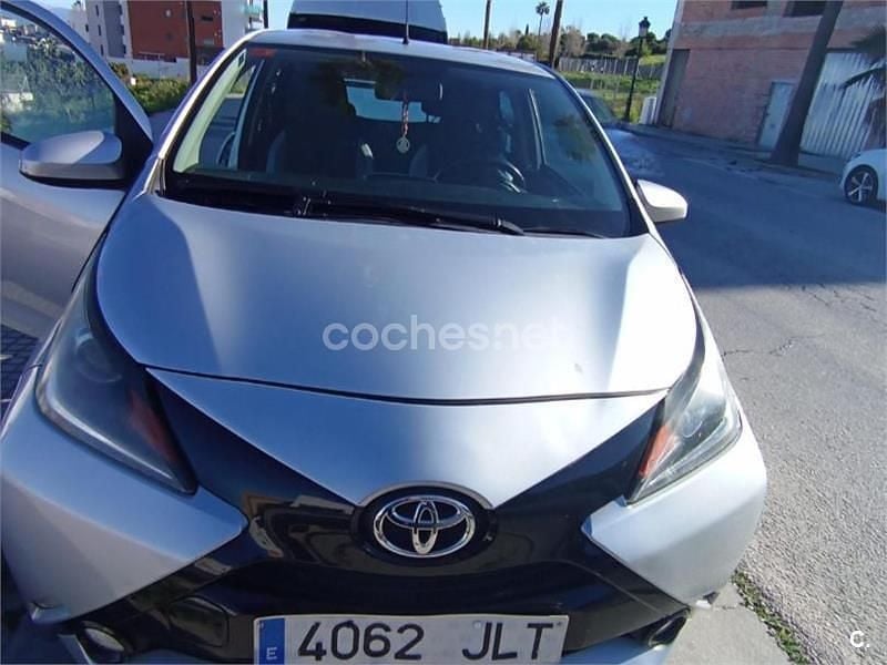 Usado Toyota Aygo X-clusiv 69 CV (50 kW) 2016 Gris / plata Utilitario