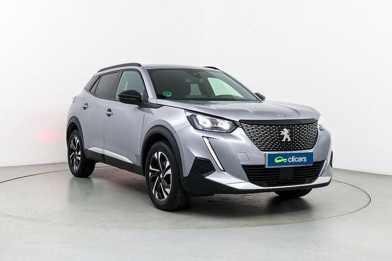 Usado Peugeot 2008 Allure 100 CV (73 kW) 2023 Gris / plata SUV