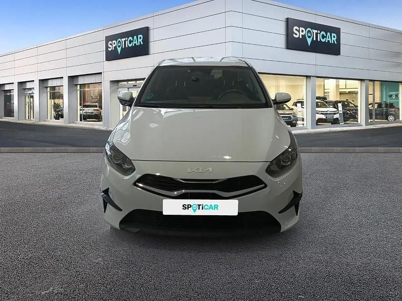 Begagnad Kia Ceed 100 HK (73 kW) 2025 Vit Halvkombi