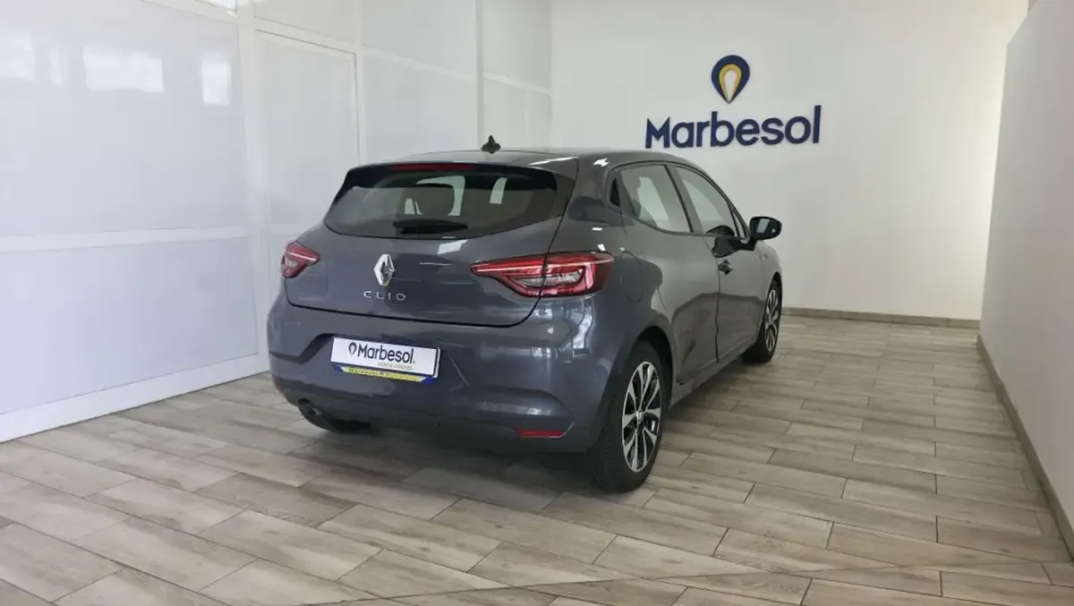 Usado Renault Clio Intens 91 CV (66 kW) 2022 Gris Utilitario