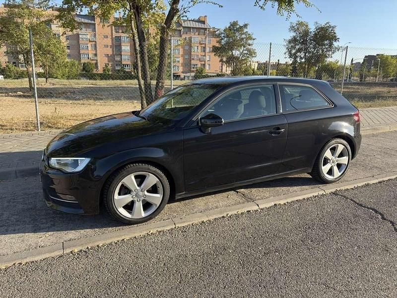 Negro Usado 2013 Audi A3 Ambition Utilitario | 11.999 € (Precio justo) - Imagen 1/4
