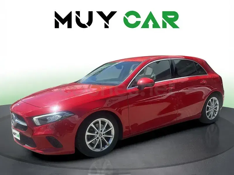 Usado Mercedes A180 136 CV (100 kW) 2019 Rojo Utilitario