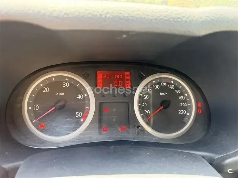 Usado Renault Clio II Authentique 80 CV (58 kW) 2004 Azul Berlina