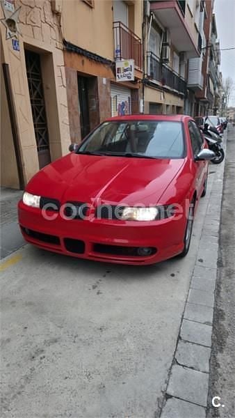 Usado Seat Leon Sport 150 CV (110 kW) 2003 Rojo Utilitario