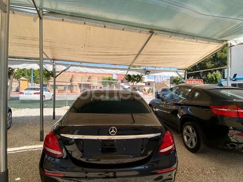 Usado Mercedes E220 194 CV (142 kW) 2018 Negro Berlina