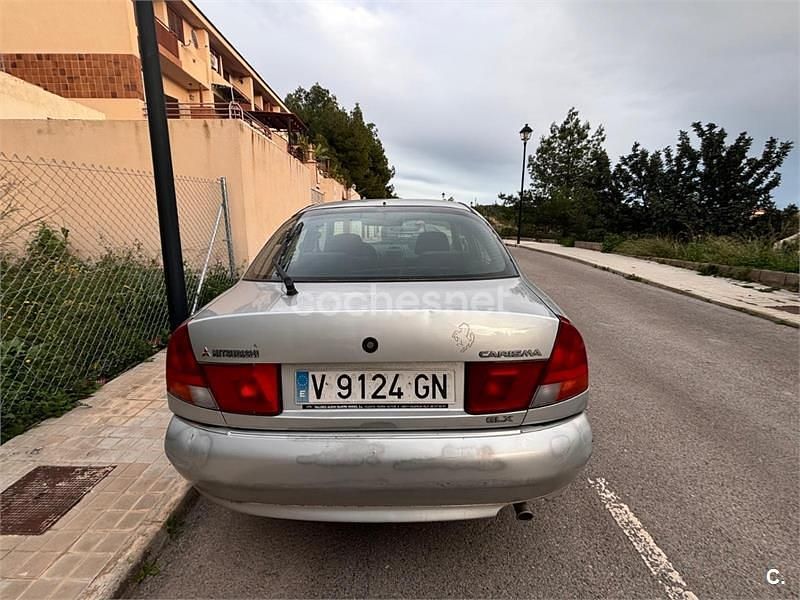 Usado Mitsubishi Carisma 100 CV (73 kW) 1999 Gris / plata Berlina