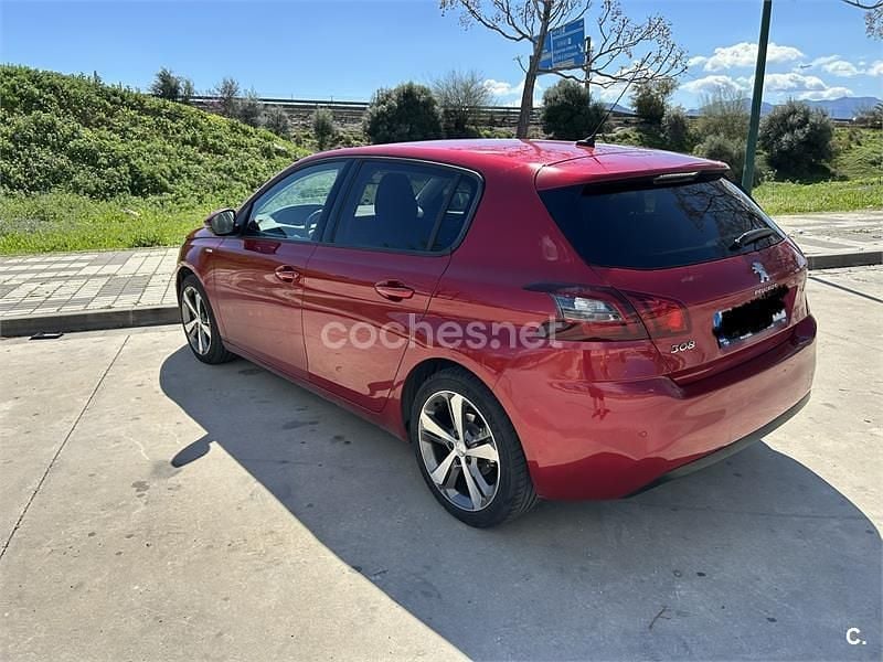 Usado Peugeot 308 SW Style 130 CV (95 kW) 2019 Rojo Familiar