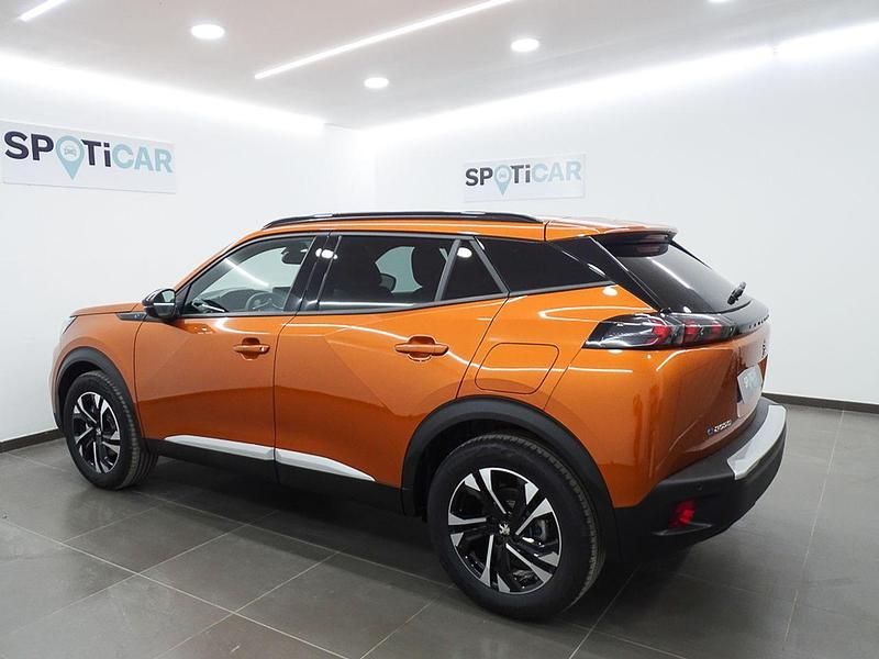 Usado Peugeot e-2008 Allure 100 kW (136 CV) 2023 Naranja SUV