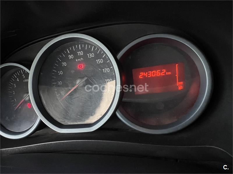 Usado Dacia Dokker Stepway 90 CV (66 kW) 2015 Blanco Monovolumen