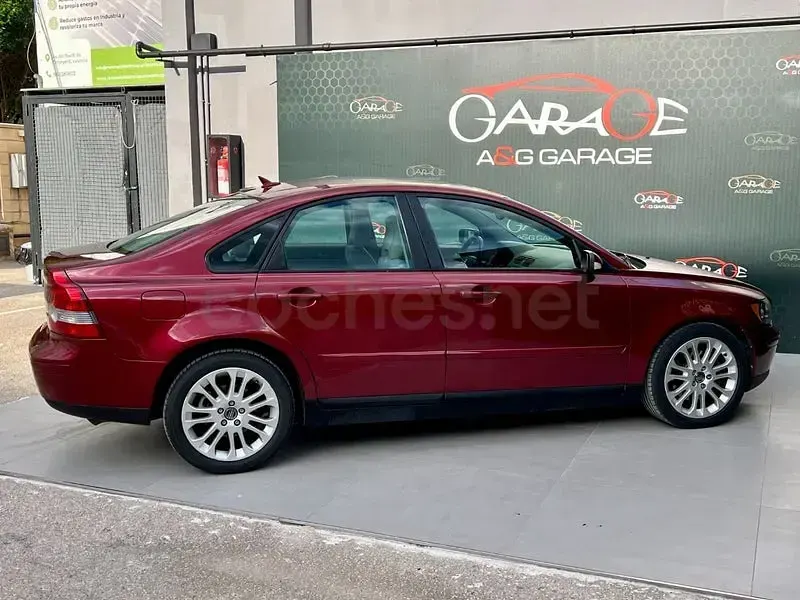 Usado Volvo S40 Momentum 140 CV (102 kW) 2004 Granate Berlina