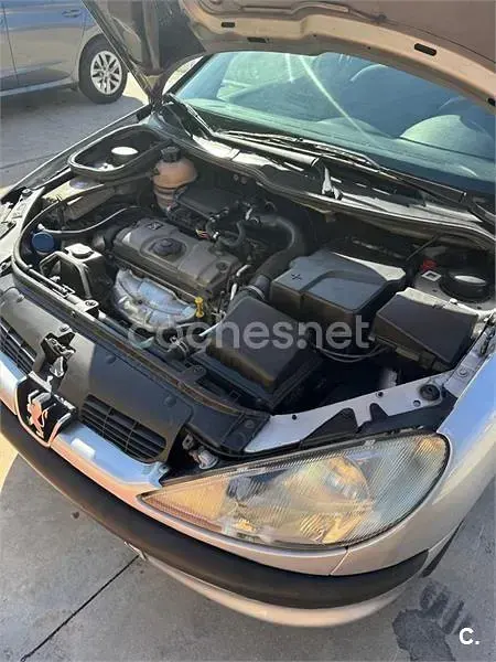 Usado Peugeot 206 75 CV (55 kW) 2000 Gris / plata Berlina