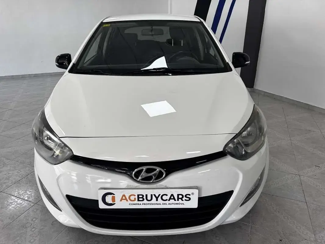 Usado Hyundai i20 84 CV (61 kW) 2014 Blanco Utilitario
