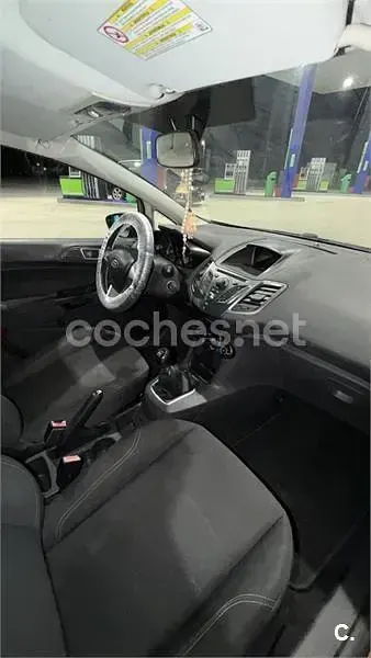 Usado Ford Fiesta Trend 82 CV (60 kW) 2013 Naranja Berlina