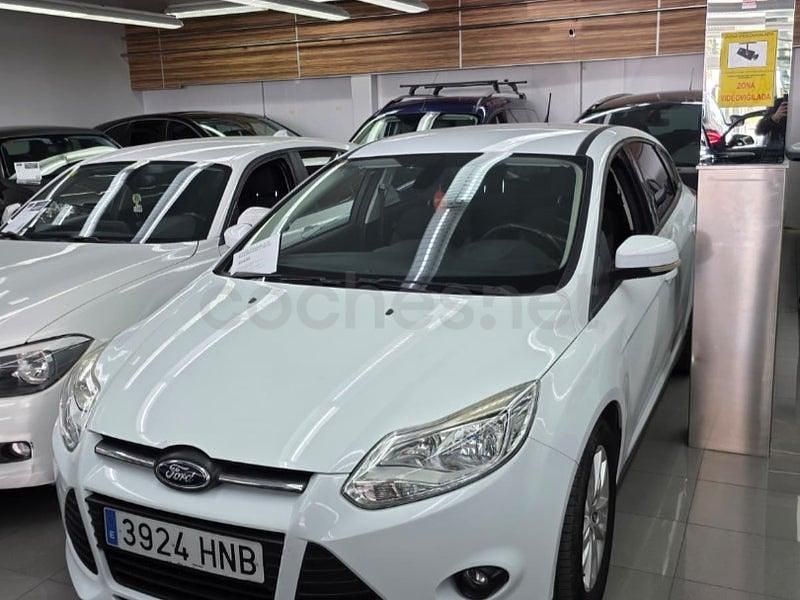 Usado Ford Focus Trend 101 CV (74 kW) 2012 Blanco Berlina