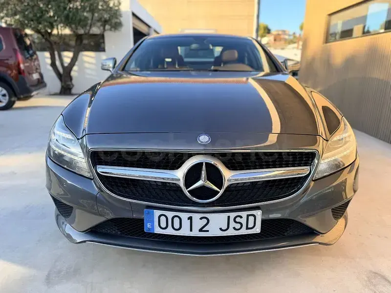 Usado Mercedes CLS250 204 CV (150 kW) 2016 Gris / plata Berlina