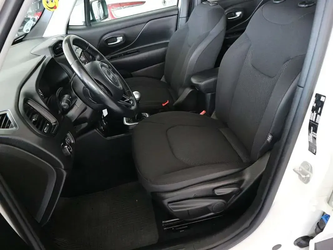 Usado Jeep Renegade Night Eagle 140 CV (102 kW) 2019 Blanco SUV