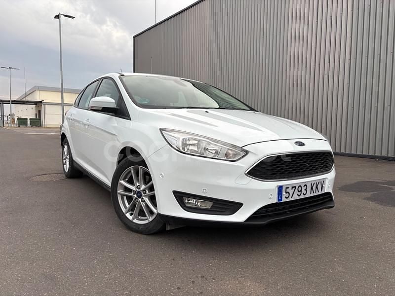 Blanco Usado 2018 Ford Focus Trend Berlina | 7900 € (Buen precio) - Imagen 1/4