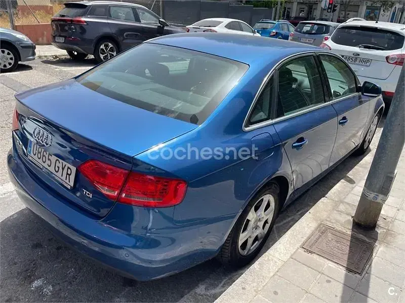 Usado Audi A4 136 CV (100 kW) 2010 Azul Berlina