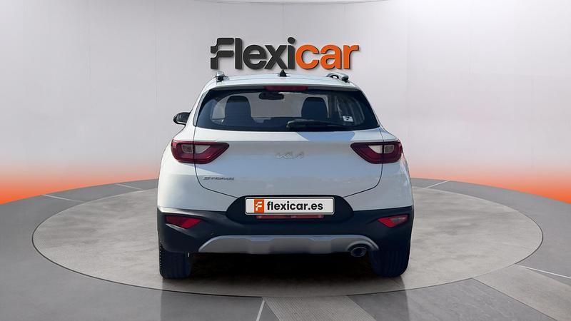 Usado Kia Stonic 84 CV (61 kW) 2022 Blanco SUV