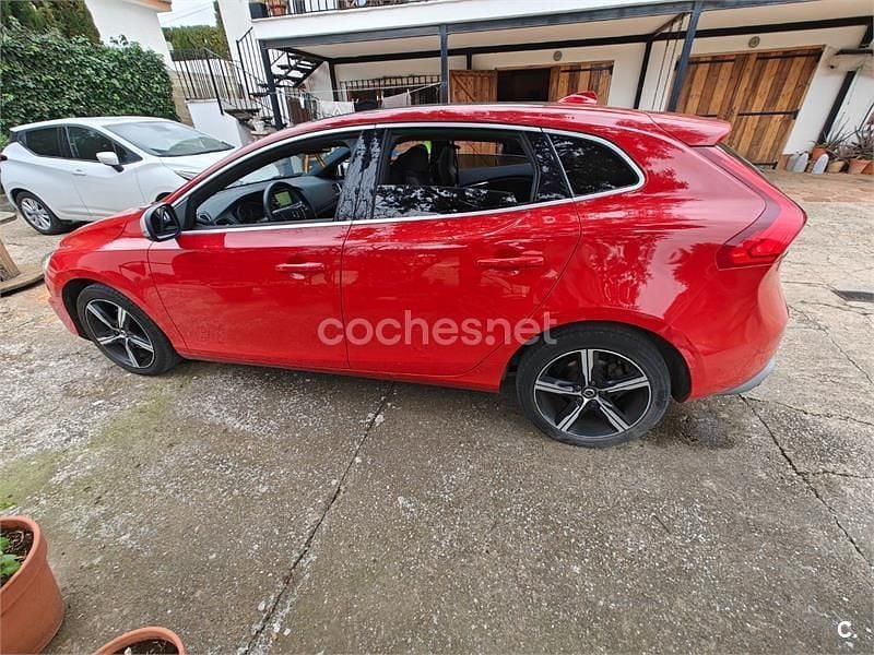 Usado Volvo V40 R-Design Momentum 120 CV (88 kW) 2016 Rojo Berlina