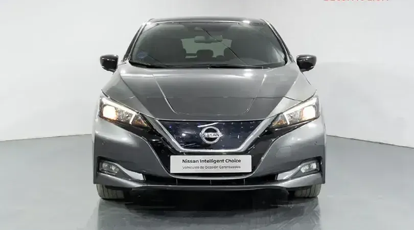 Usado Nissan Leaf N-Connecta 160 kW (218 CV) 2021 Carroceria bitono (katana grey midnight black) Utilitario
