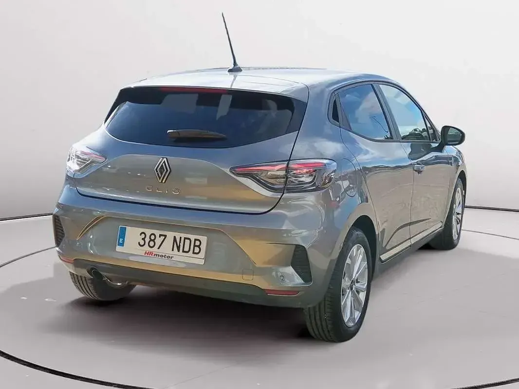 Usado Renault Clio Evolution 101 CV (74 kW) 2025 Gris Utilitario