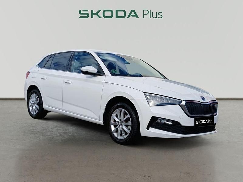 Blanco Usado 2021 Skoda Scala Ambition Utilitario | 16.090 € (Un poco caro) - Imagen 1/4