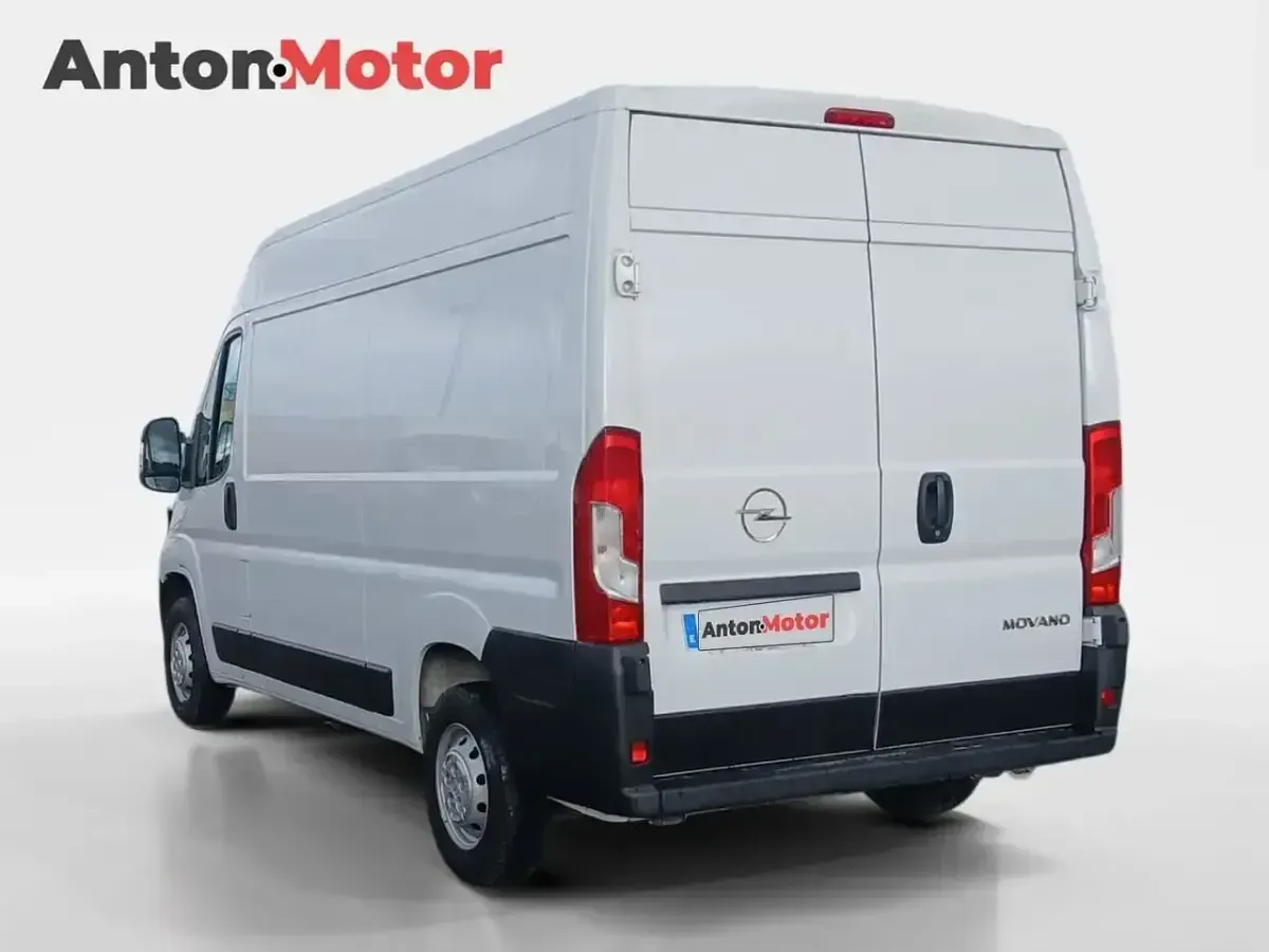 Usado Opel Movano 120 CV (88 kW) 2022 Blanco Berlina