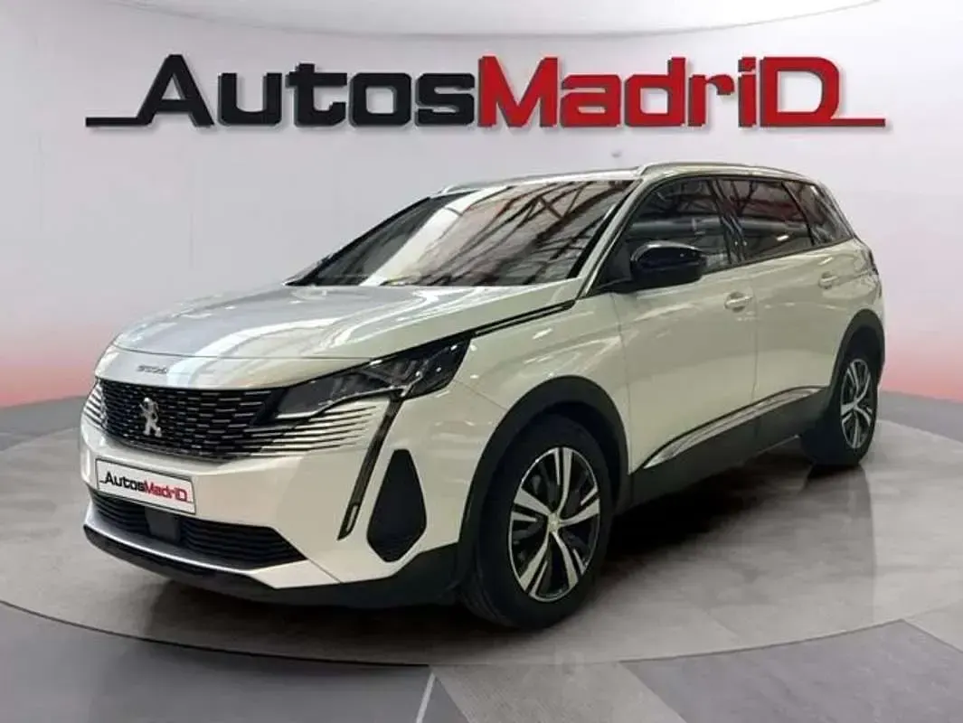 Usado Peugeot 5008 Allure 131 CV (96 kW) 2022 Blanco SUV