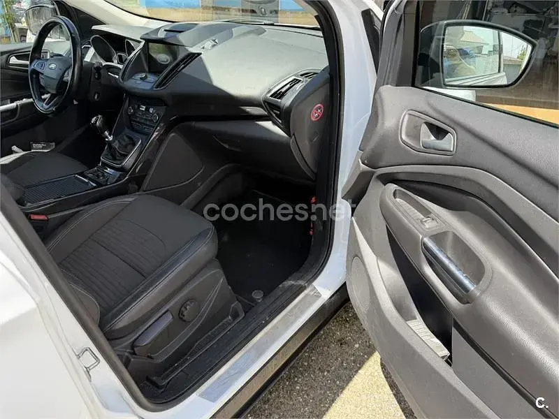 Usado Ford Kuga Titanium 120 CV (88 kW) 2017 Blanco SUV