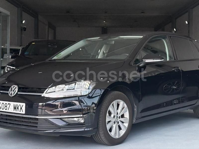Negro Usado 2019 VW Golf VII Business Berlina | 17.999 € (Precio justo) - Imagen 1/4