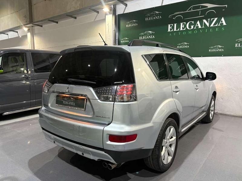 Usado Mitsubishi Outlander Motion 156 CV (114 kW) 2010 Gris / plata SUV