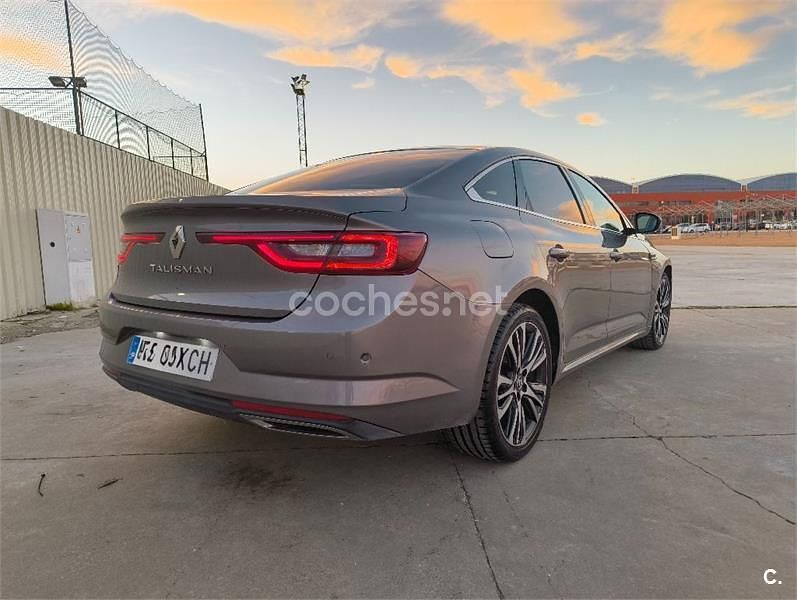 Usado Renault Talisman Initiale Paris 160 CV (117 kW) 2017 Gris / plata Berlina