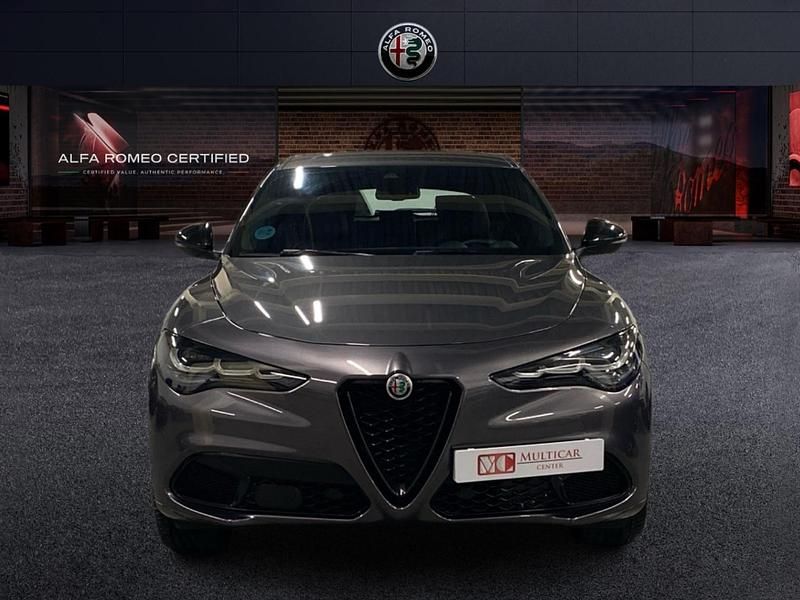 Usado Alfa Romeo Stelvio Veloce 210 CV (154 kW) 2023 Gris / plata SUV