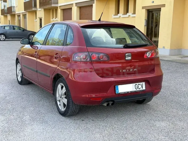 Begagnad Seat Ibiza Reference 105 HK (77 kW) 2008 Röd Sedan