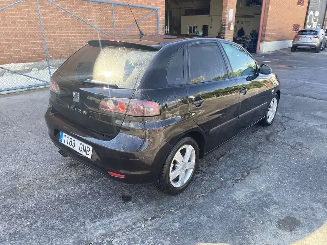 Usado Seat Ibiza 101 CV (74 kW) 2009 Negro Utilitario
