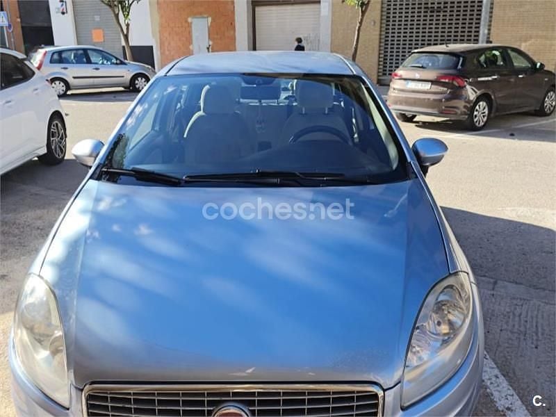 Usado Fiat Linea Dynamic 120 CV (88 kW) 2008 Gris / plata Berlina