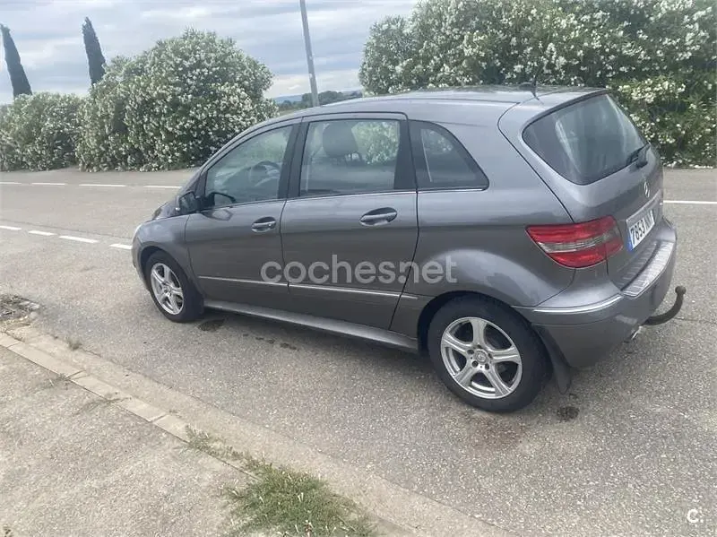 Usado Mercedes B180 Sport Edition 109 CV (80 kW) 2009 Gris / plata Monovolumen