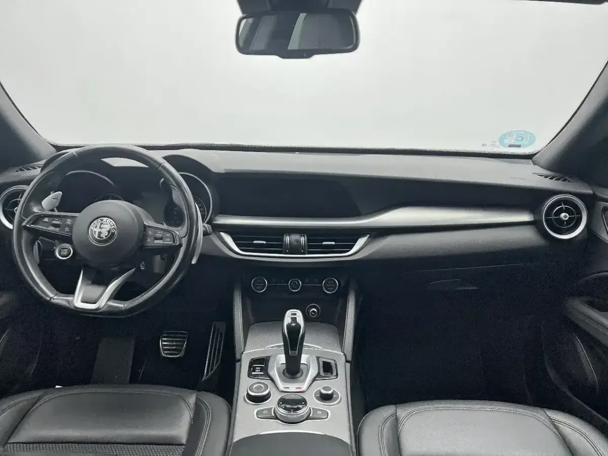 Usado Alfa Romeo Stelvio Sprint 190 CV (139 kW) 2022 Blanco SUV